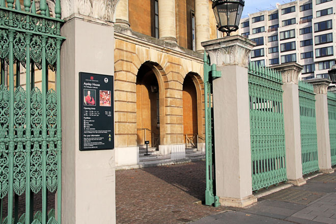 apsley house, main entrance