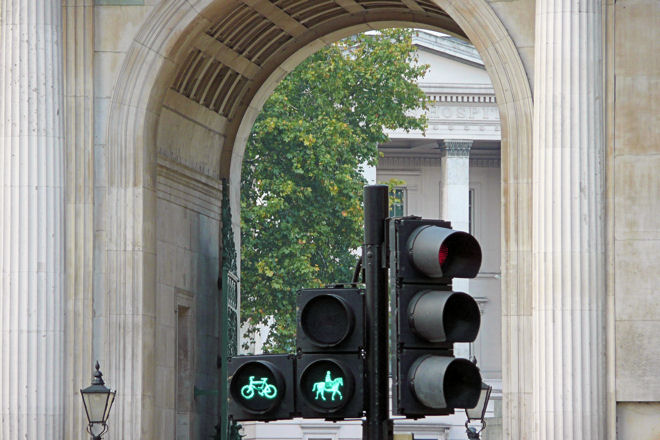 wellingtion arch passage way