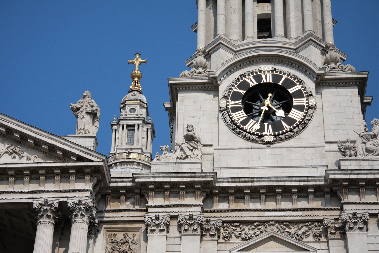 st pauls cathedral clock