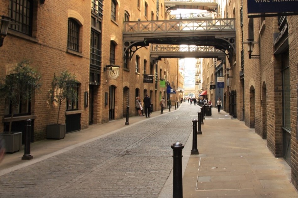 shad thames butlers wharf pool of London walk