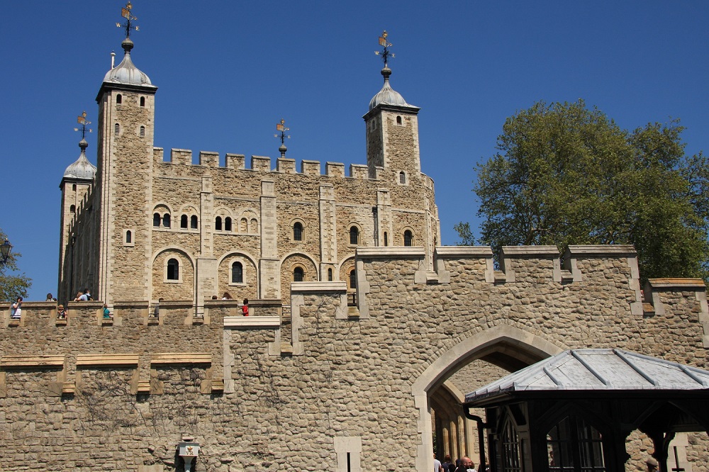 tower of london pool of london walk