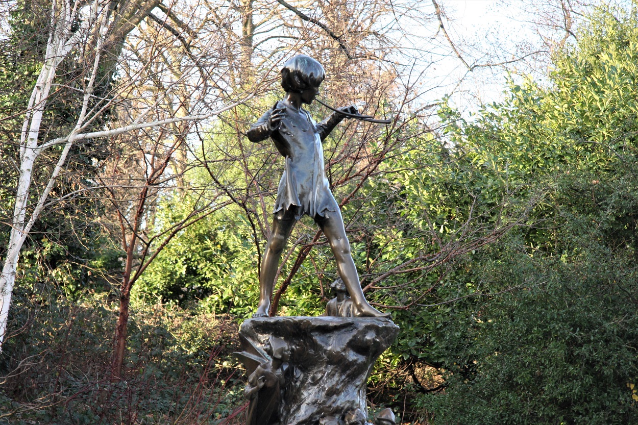 kensington gardens peter pan statue