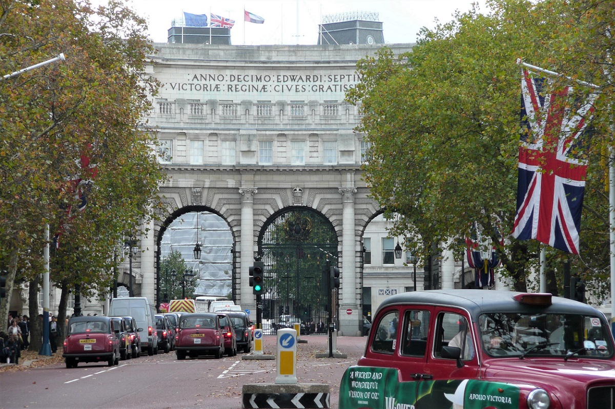 the malls grand entrance, admiralty arch 
