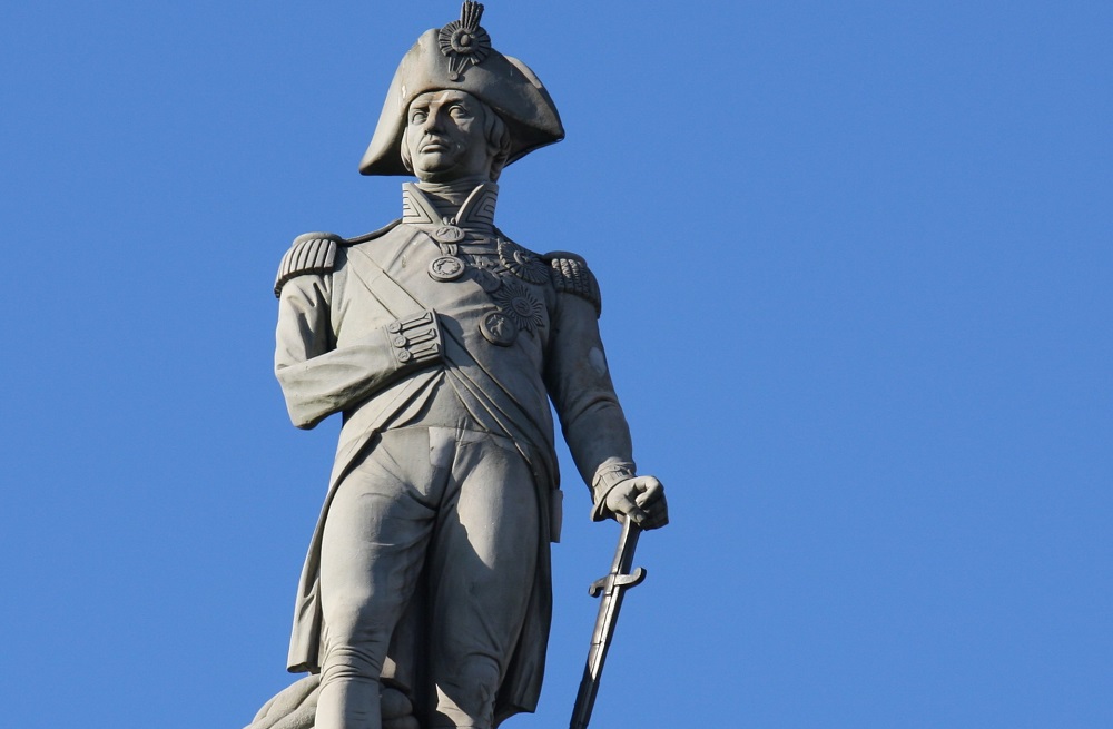 trafalgar square nelson's column westminster walk london